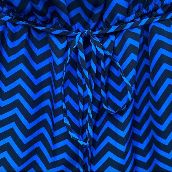Forever 21 Romper, tie belt and tie neck. Blue & Black Chevron Print, NWT Size L - Picture 5 of 6
